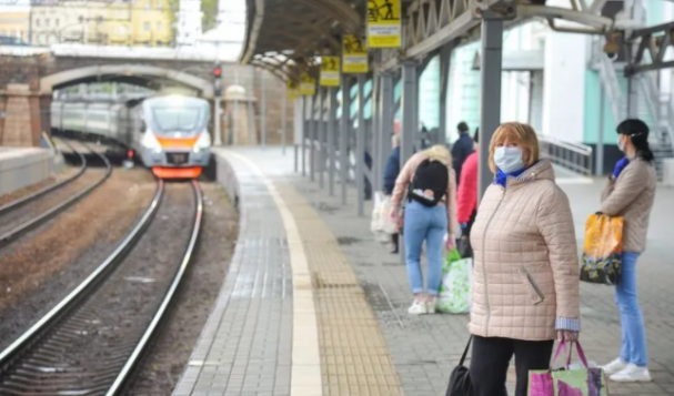 俄羅斯單日新增超8000！凜冬將至，俄羅斯被新冠操控的恐懼影響著生活的方方面面